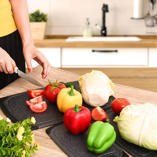 legumes presentes sur trois formats planche a decouper grise